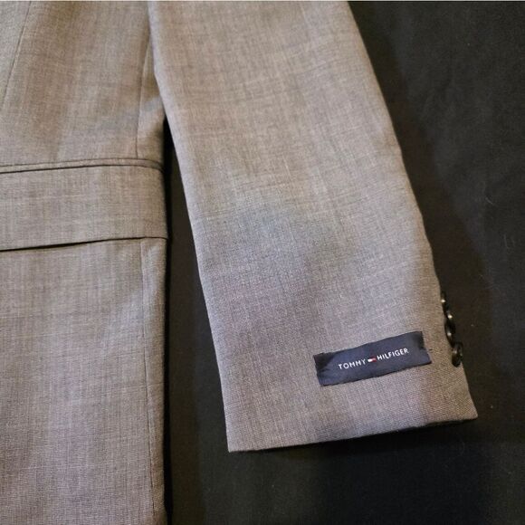Tommy Hilfiger Gray Suit  Mens 44R - Picture 2 of 8